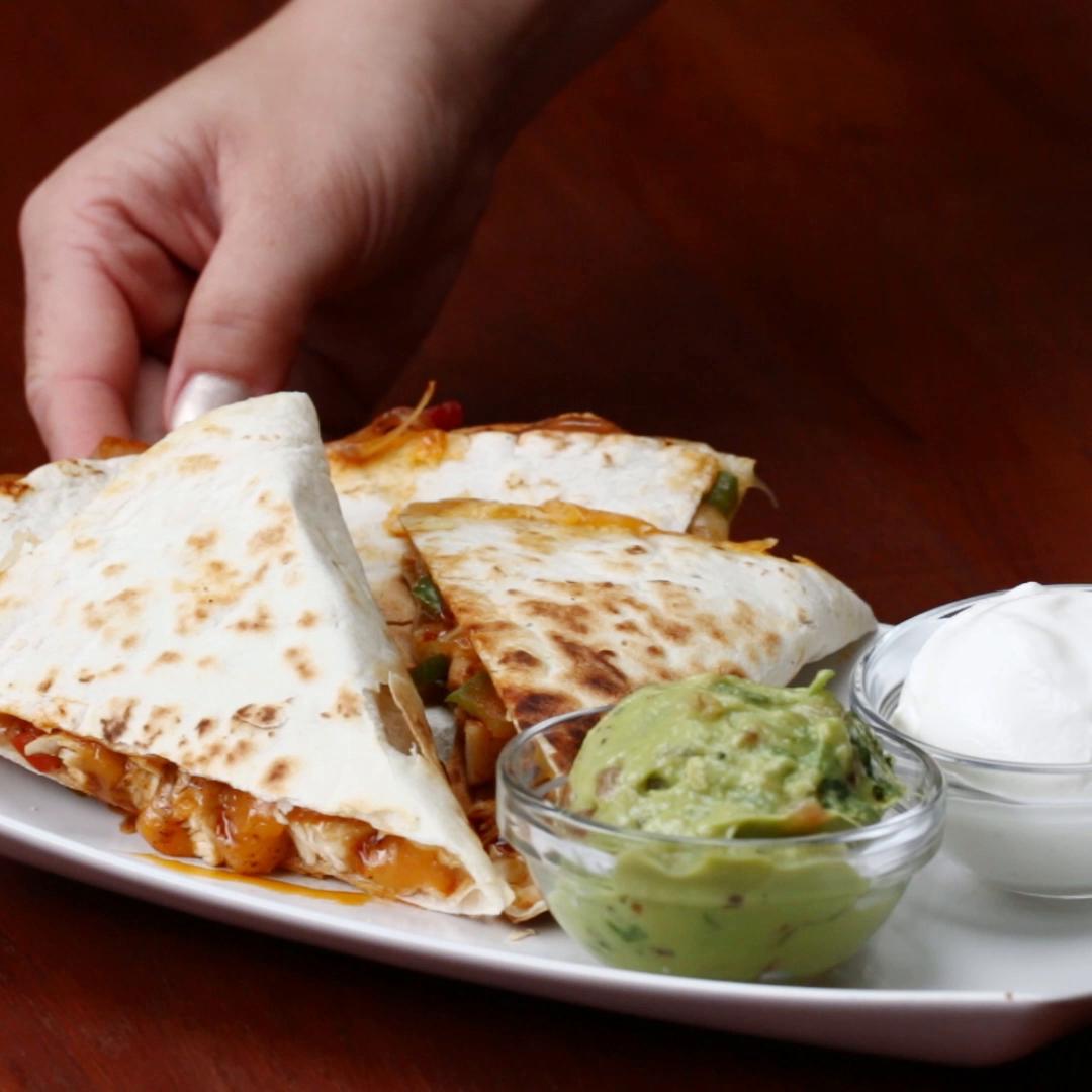 Sizzling Chicken Fajita Quesadillas: Your Go-To Customizable Meal
